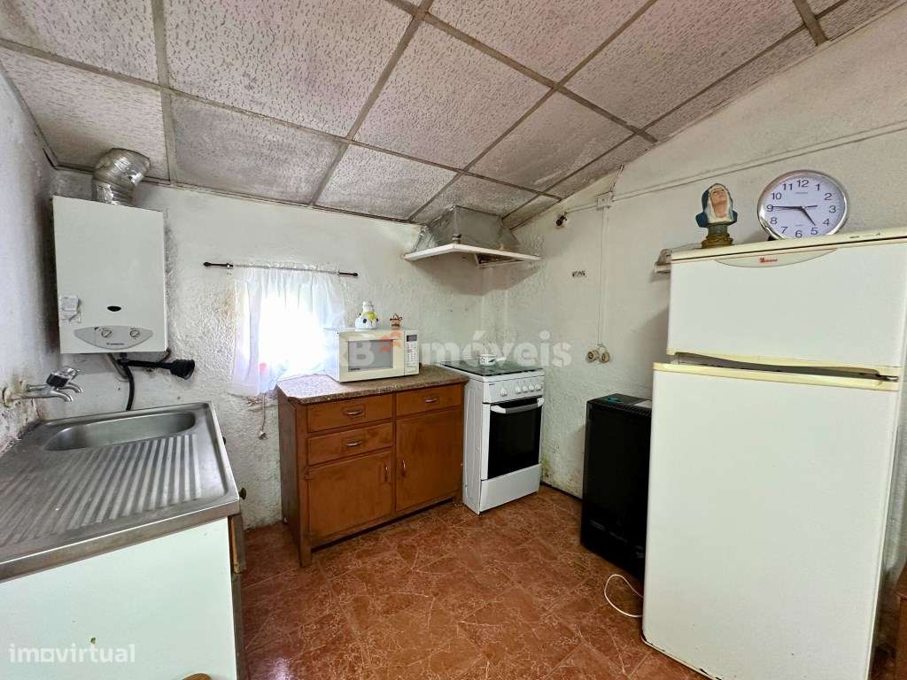 Moradia T4 de dois pisos e logradouro, perto da cidade de Torres Novas - Grande imagem: 4/28