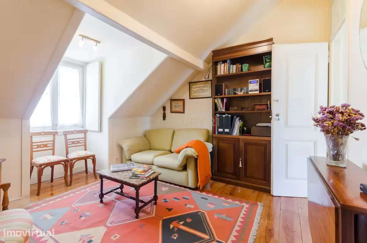 Apartamento T2 à venda na Rua da Mouraria - Grande imagem: 2/31