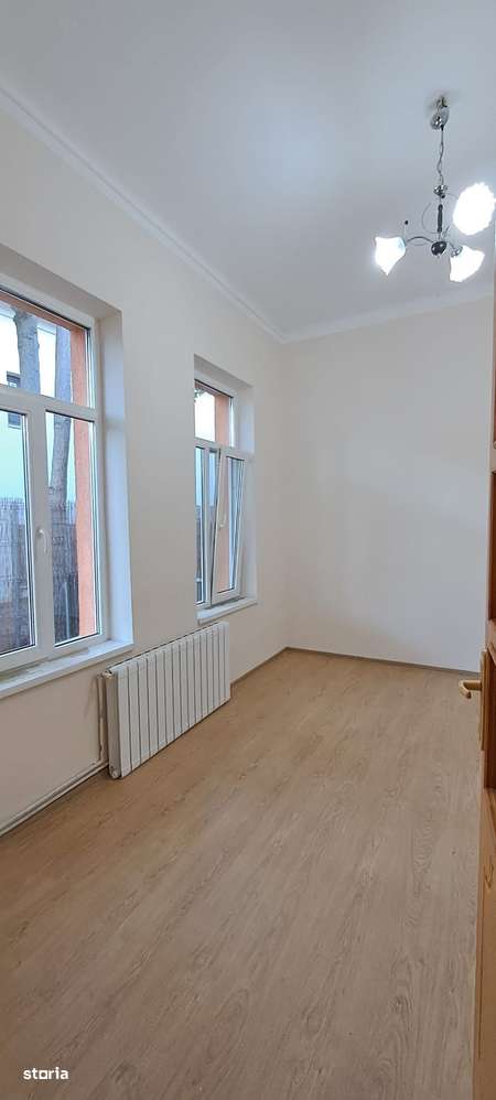 TINERETULUI (metrou) - DIMITRIE CANTEMIR, casa 2 camere, curte proprie-2