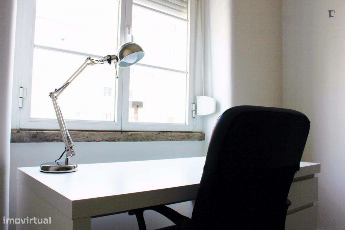 Quarto - localizado em Roma-Areeiro Lisbon - Grande imagem: 2/10