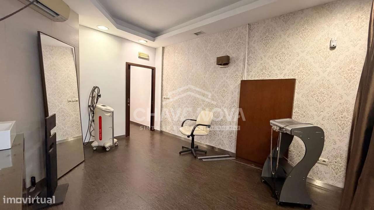 Loja com 150m2 em Costa Cabral perto do Metro Combatentes - Porto - Grande imagem: 3/13