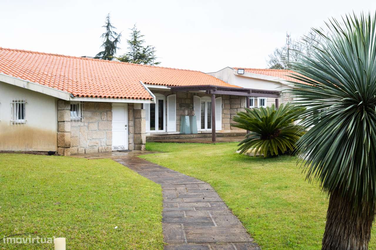 Luxo e Tranquilidade: Moradia Térrea Isolada com Piscina e Court de Té - Grande imagem: 3/60