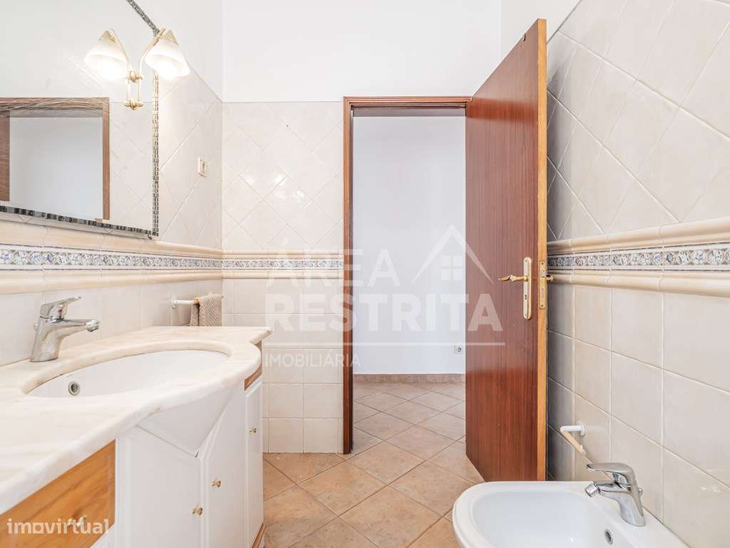 Moradia Geminada T3 com Garagem, Excelentes Áreas e Localização Pri...-30