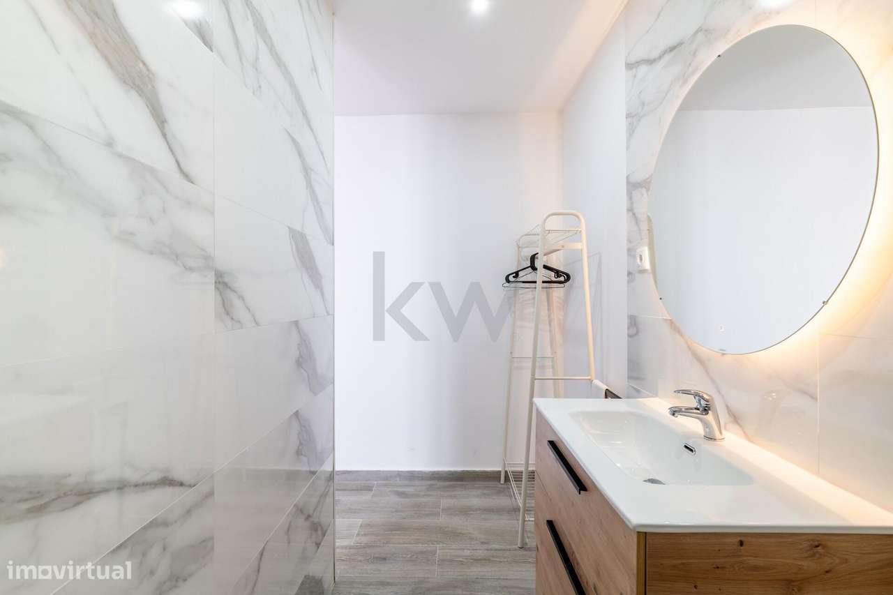 Moradia renovada  no Centro do Carregado, com jardim e 3 utilizações i - Grande imagem: 5/49