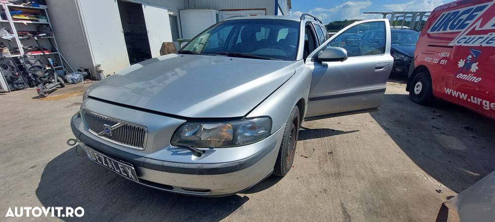 DEZMEMBRARI VOLVO V70 2004 2.4 BENZINA 170 CAI - 2