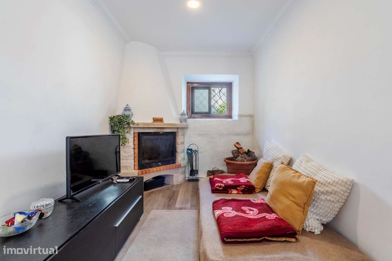 Apartamento T3+1 com Terraço e 3 Wcs em Galamares, Sintra-10