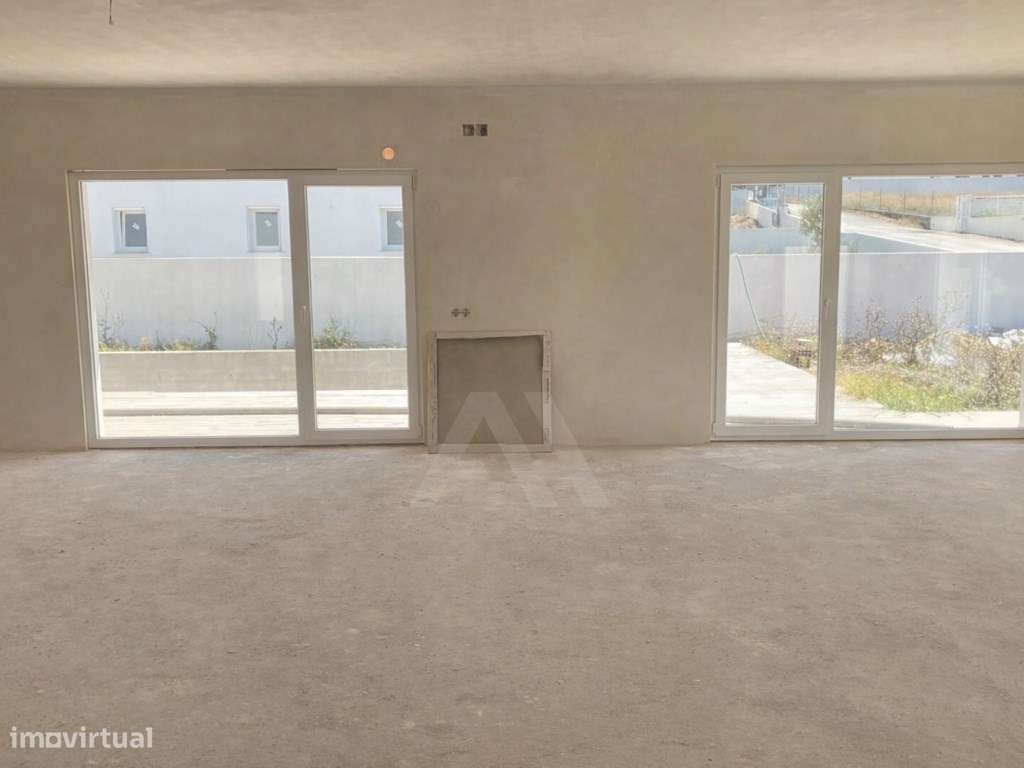 Moradia T3 com piscina junto ao centro das Caldas da Rainha-7