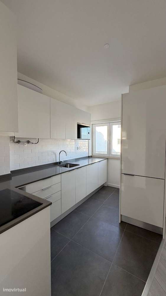 Apartamento T0 com parqueamento e vistas de mar-6
