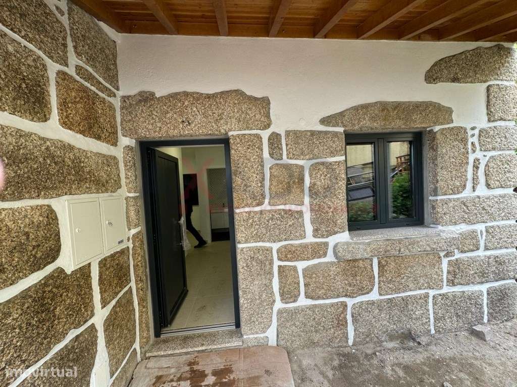 MORADIA TOTALMENTE REMODELADA EM LORIGA PERTO DA PRAIA FLUVIAL - Grande imagem: 3/39