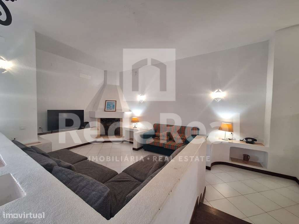 Moradia T3 + 1 com Boas Áreas em Lote de 300 m² - Centro de Albufeira-29