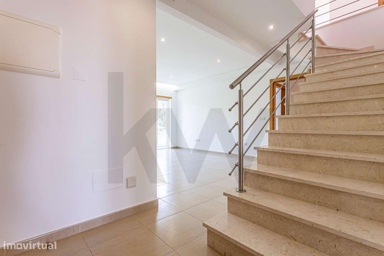 Apartamento T3 Duplex com aproveitamento superior | 5 Quartos | Garage-35