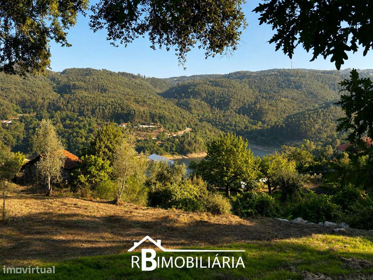 Moradia V2 em Pedra com Vista sobre a Albufeira de Ribeiradio – Sejães-8