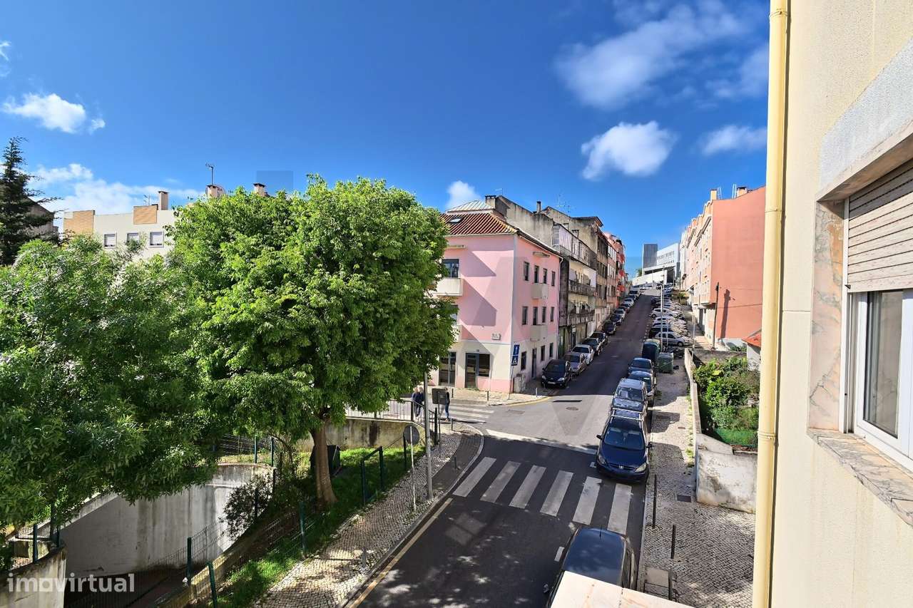 Prédio em Propriedade Total na Brandoa com 10 fracções de utilização i - Grande imagem: 5/26