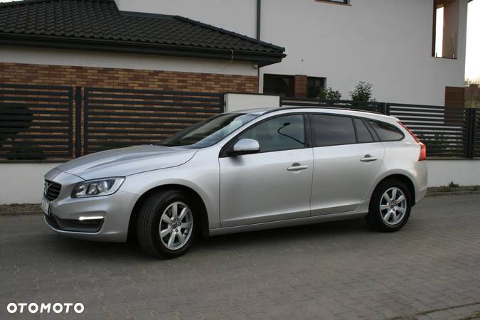 Volvo V60 D3 Drive-E Dynamic Edition (Momentum) - 1