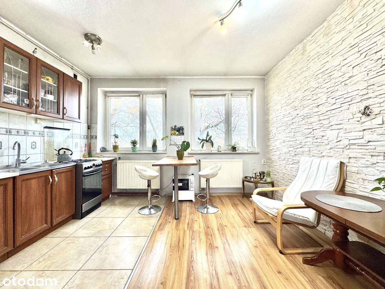 Bezczynszowe, 2 - pokojowe mieszkanie z dużym ogródkiem i garażem!-10