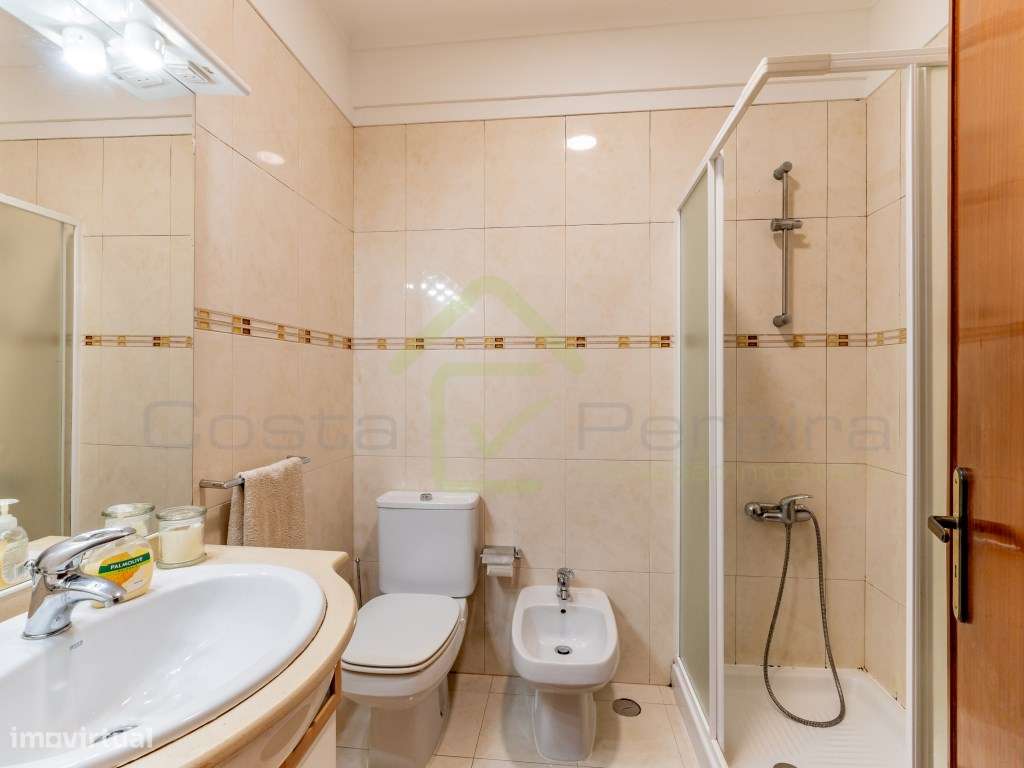 Apartamento T3 com boas áreas e óptima exposição solar-21