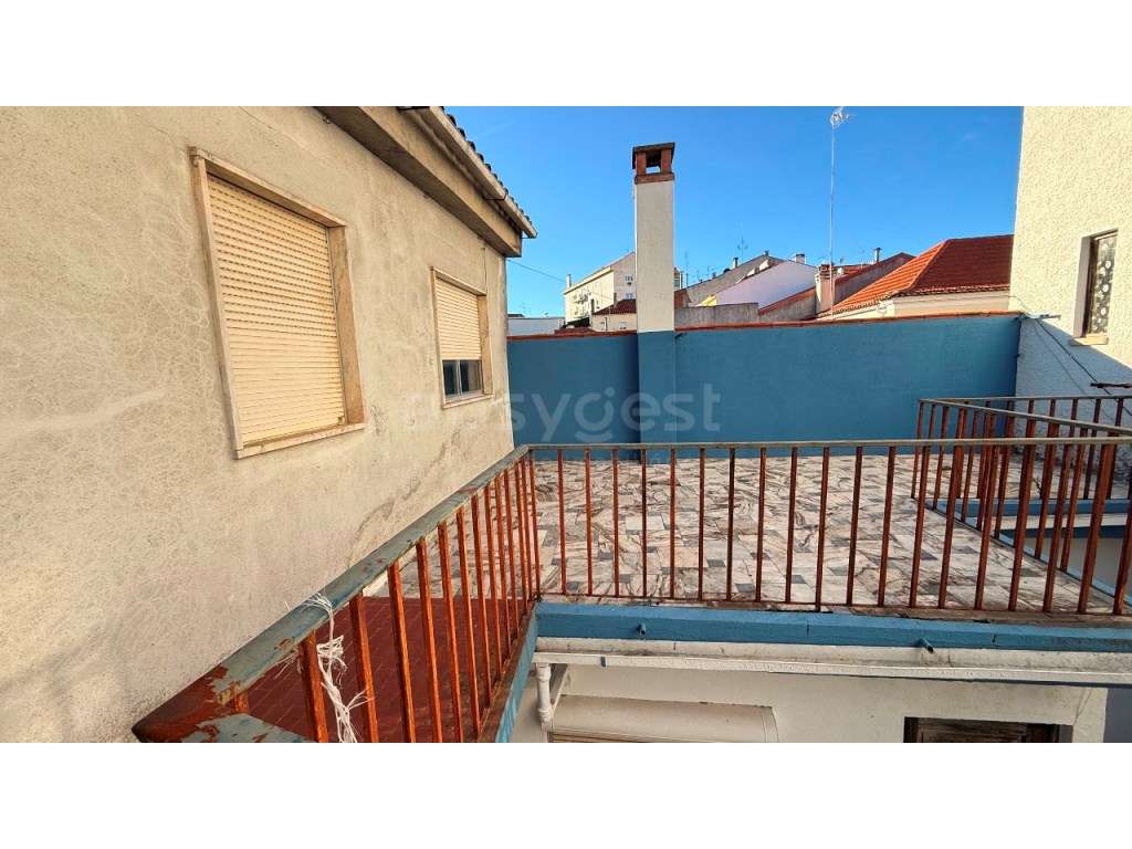 Prédio centro de Castelo Branco - Grande imagem: 5/19