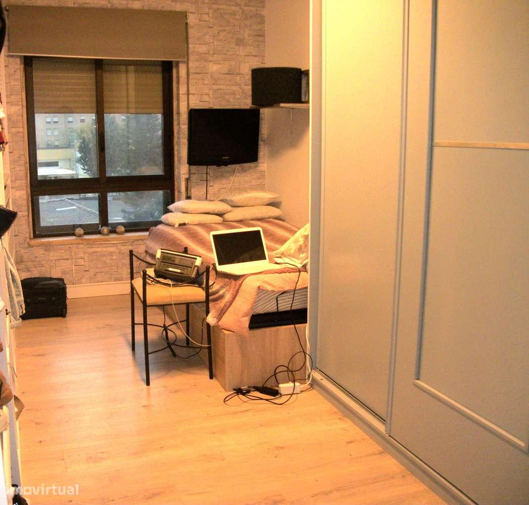 Apartamento T2 Renovado em Mem Martins-14