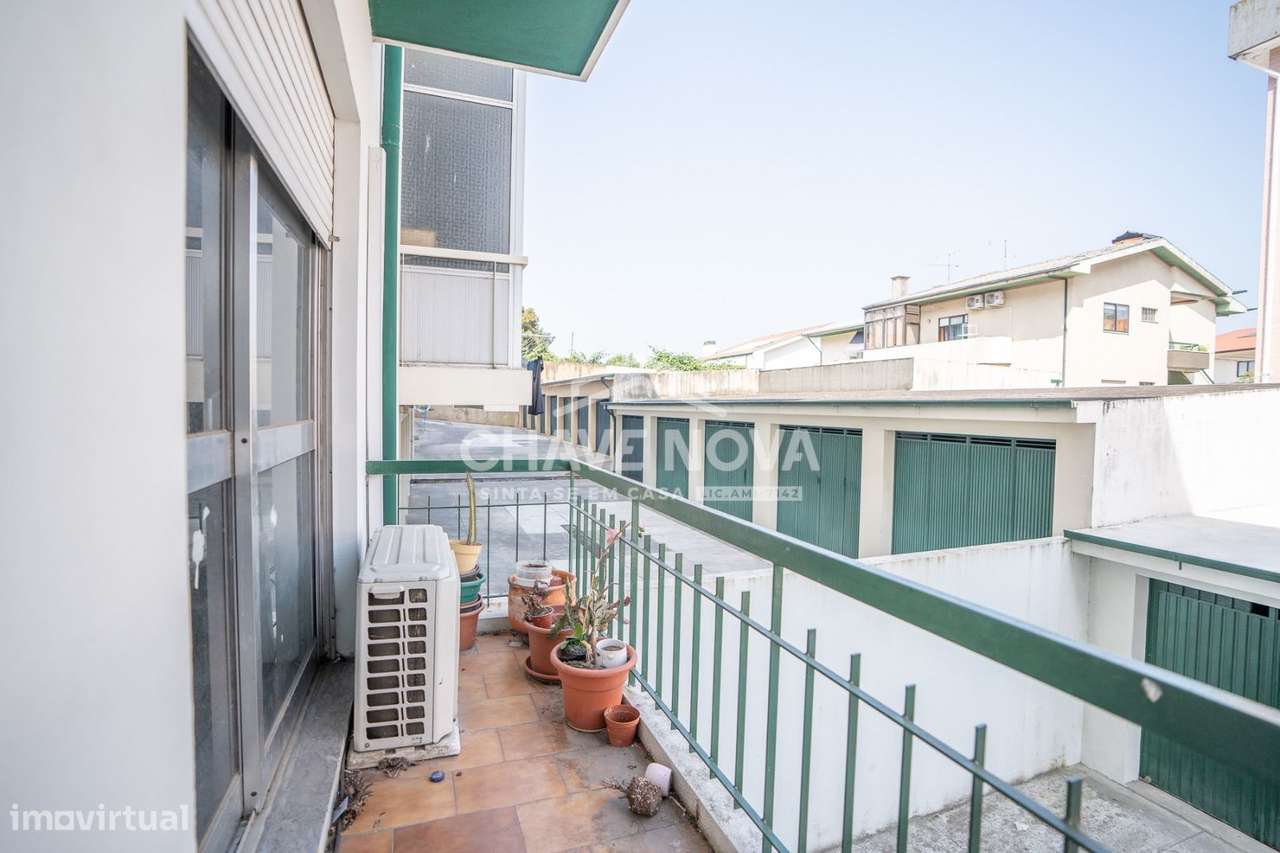 Apartamento T2 Varandas e Garagem Box – Águas Santas - Grande imagem: 5/17