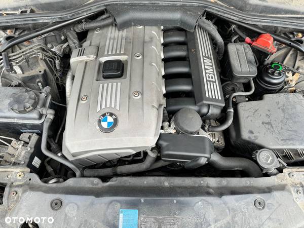 BMW Seria 5 523i - 34