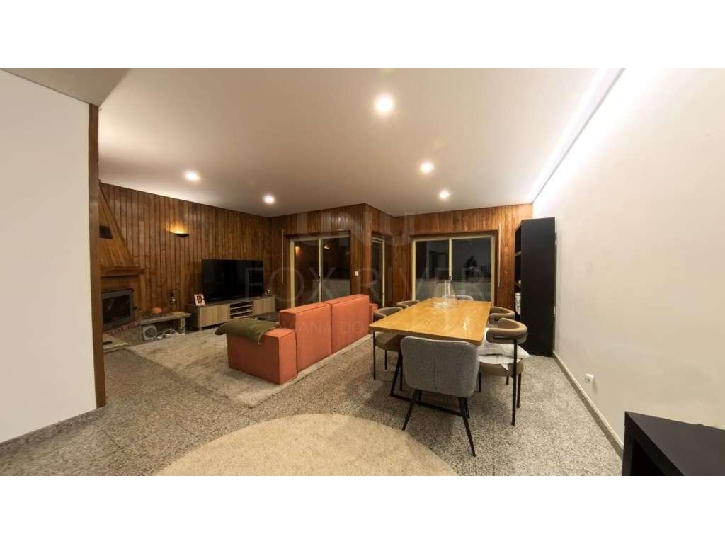 Moradia T4 Geminada na Meadela-0