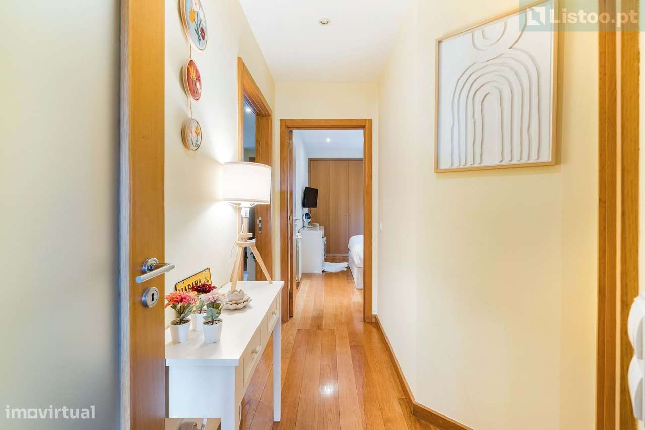 Apartamento T2 Amplo c/ Varanda e Garagem | Canidelo-16