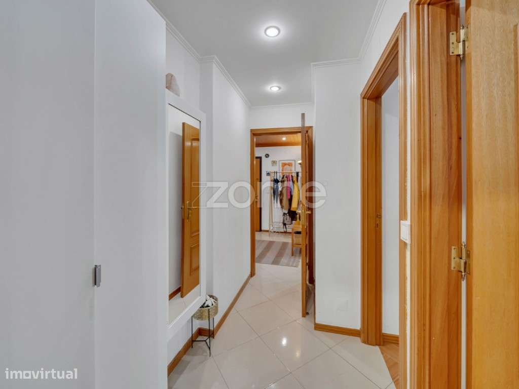 T3 com Terraço Privativo na Amadora-20