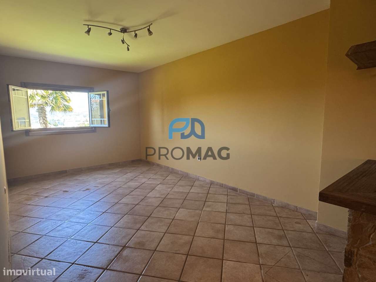 Espaço, luz e conforto em MORADIA T5 - AMARANTE-52