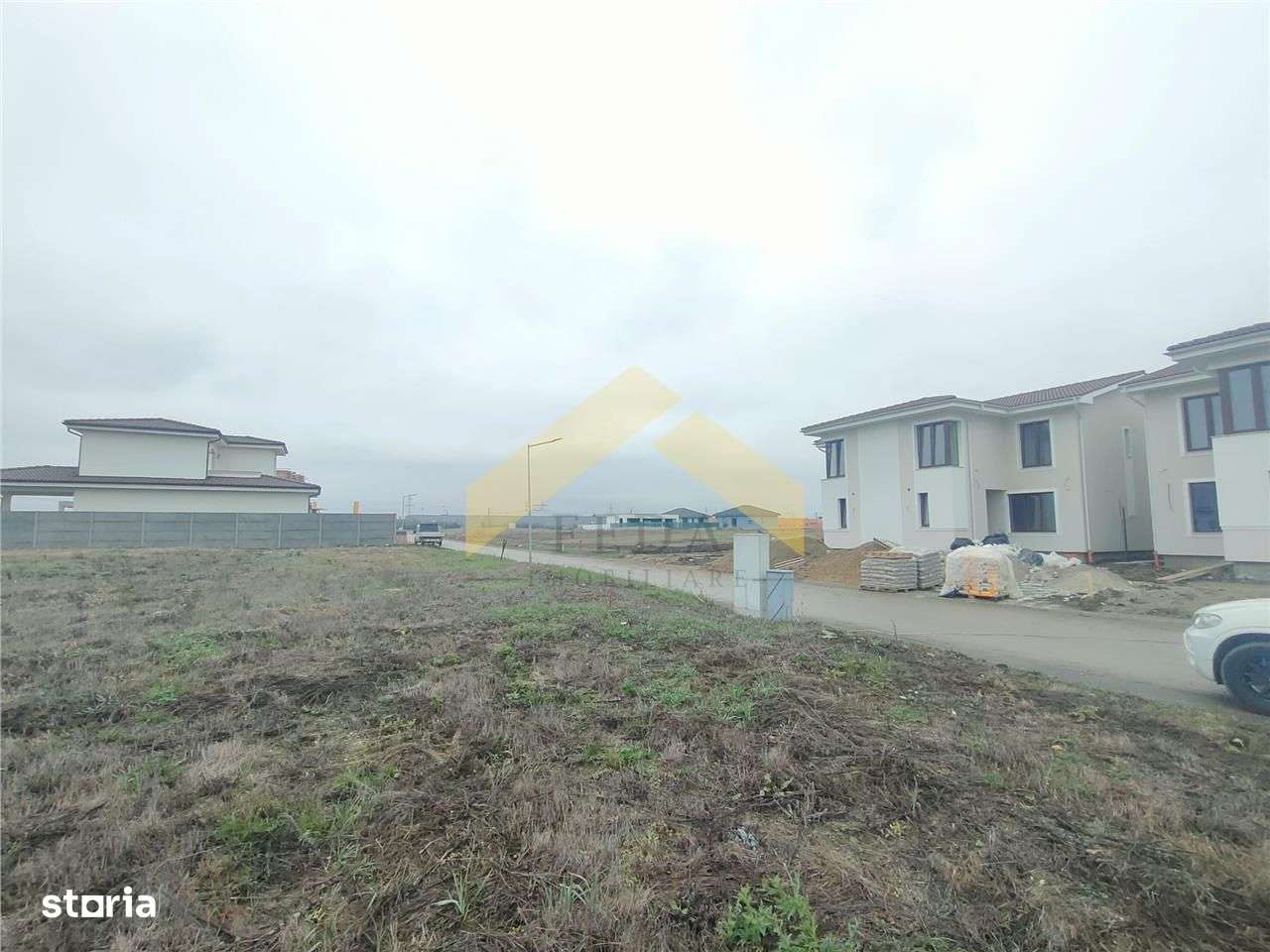 Teren intravilan de vanzare cartier Via Carmina-1