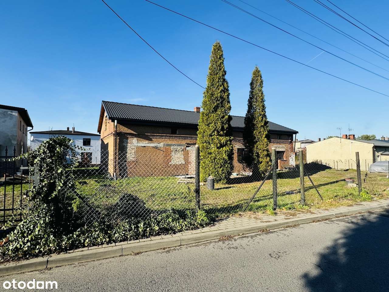 Klimatyczny dom z cegły z koncepcją adaptacji-7