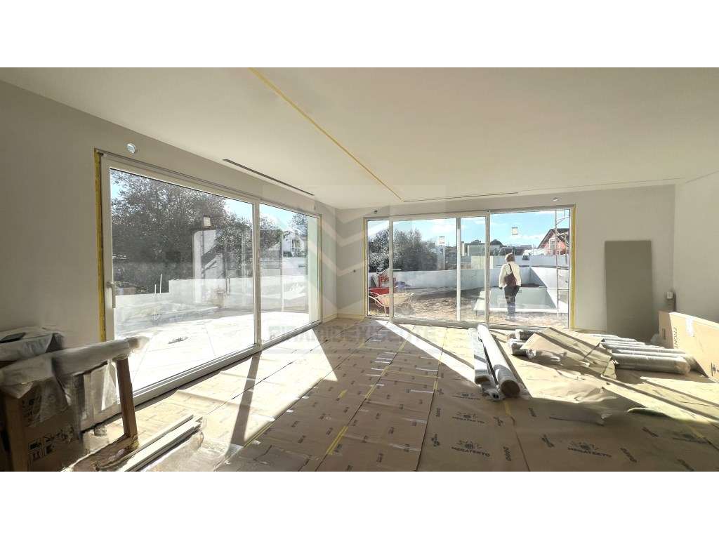 Moradia Isolada 4 Suítes, Piscina, Cave 43m2 - AZEITÃO-10