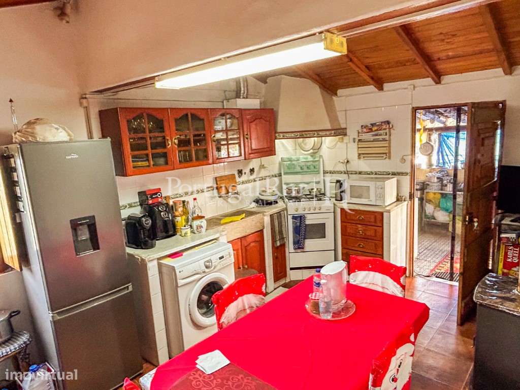 Quinta de 5 hectares, com 2 moradias e piscina-12