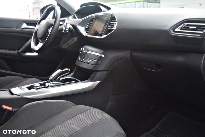 Peugeot 308 1.5 BlueHDi Active S&S EAT8 - 6