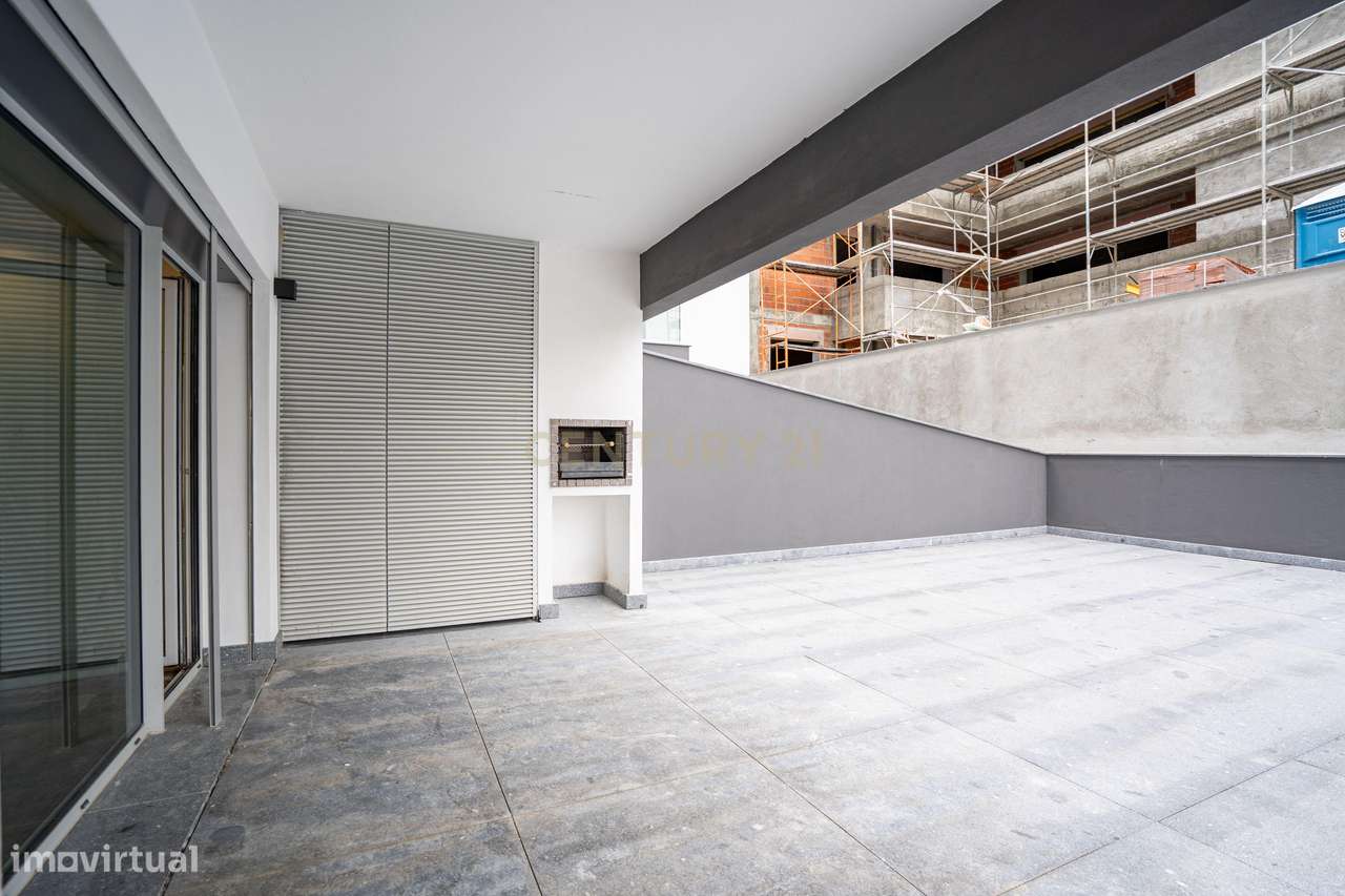 T1 Novo a Estrear com Terraço de 200m² | Ollea Village | Garagem-11