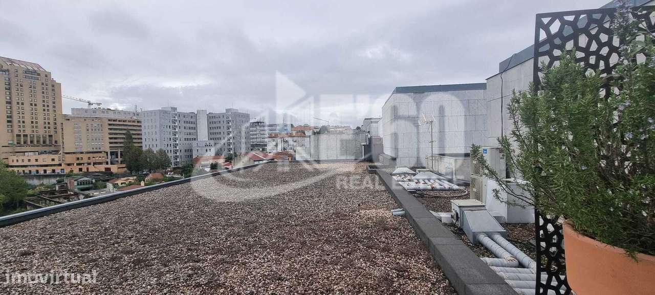 FANTÁSTICA PENTHOUSE COM GRANDE TERRAÇO COM VISTAS SOBRE O DOURO - Grande imagem: 4/60
