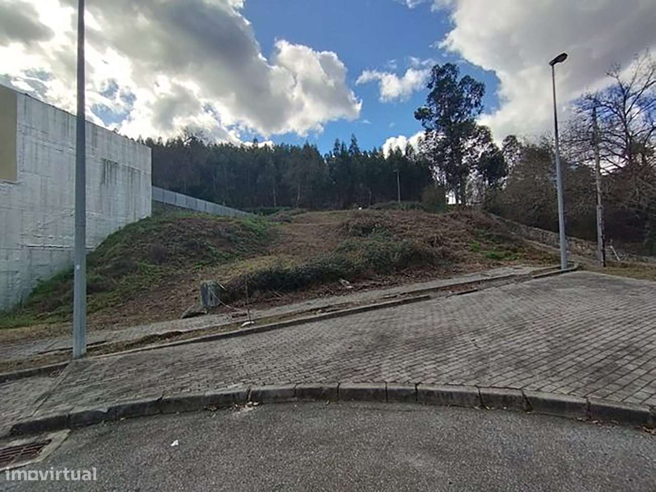 Moradia Gaveto em Estrutura a 3 minutos do centro de Vila Verde-7