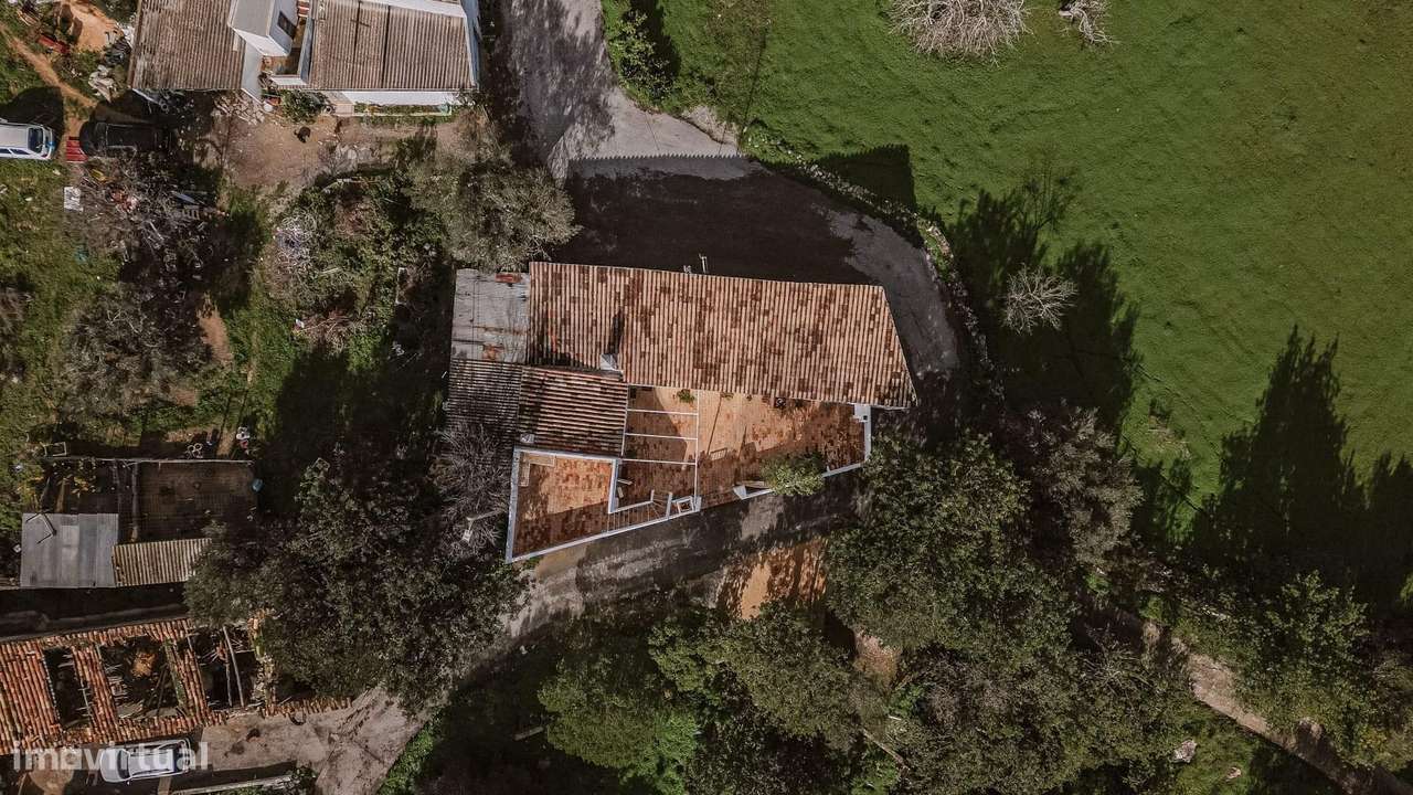 MORADIA  ESPAÇO EXTERIOR  E ZONA DE ESTACIONAMENTO PRIVATIVO-41