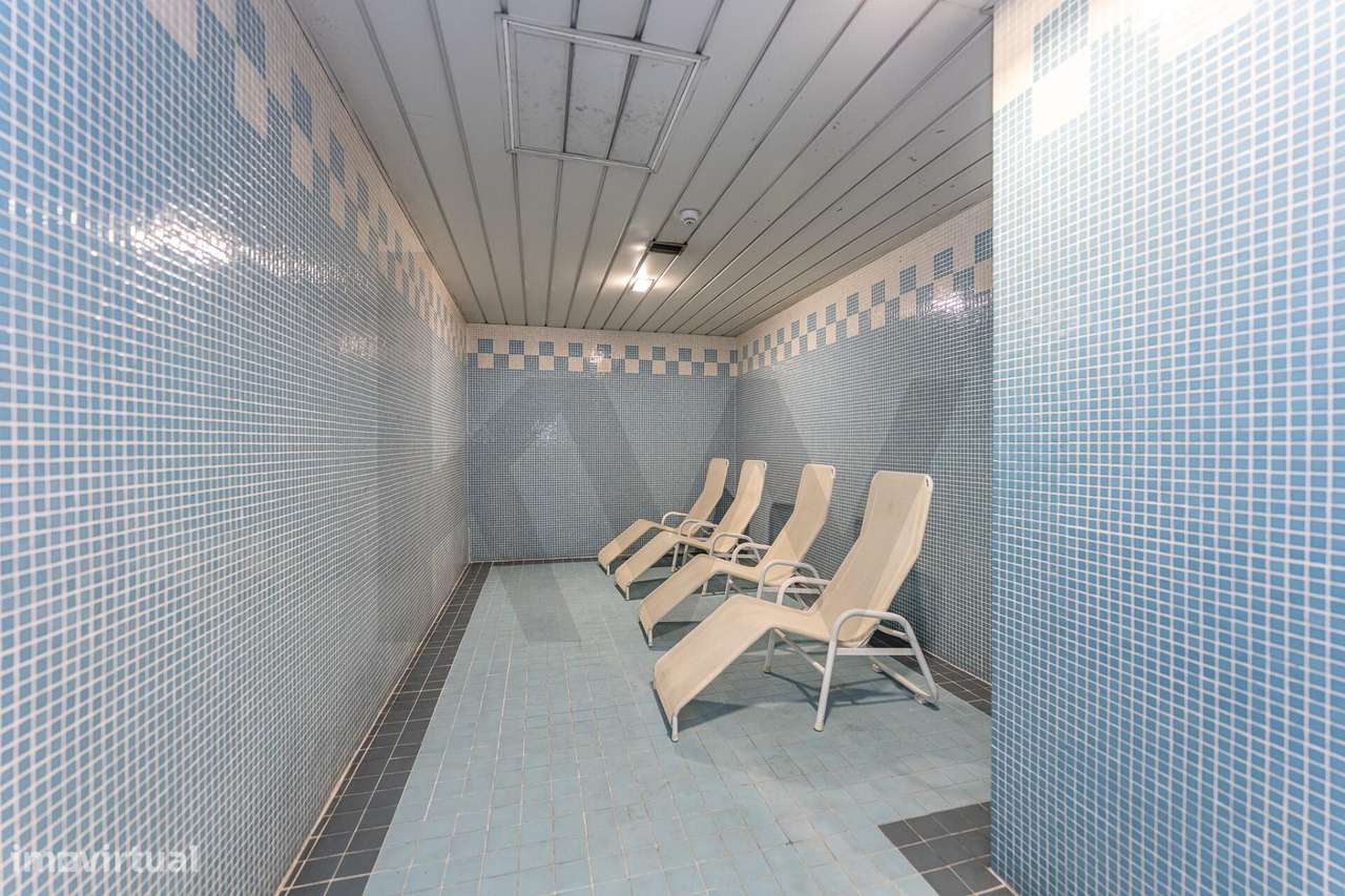 Excelente T5  em Condominio Fechado a Marechal Gomes da Costa, Porto-56