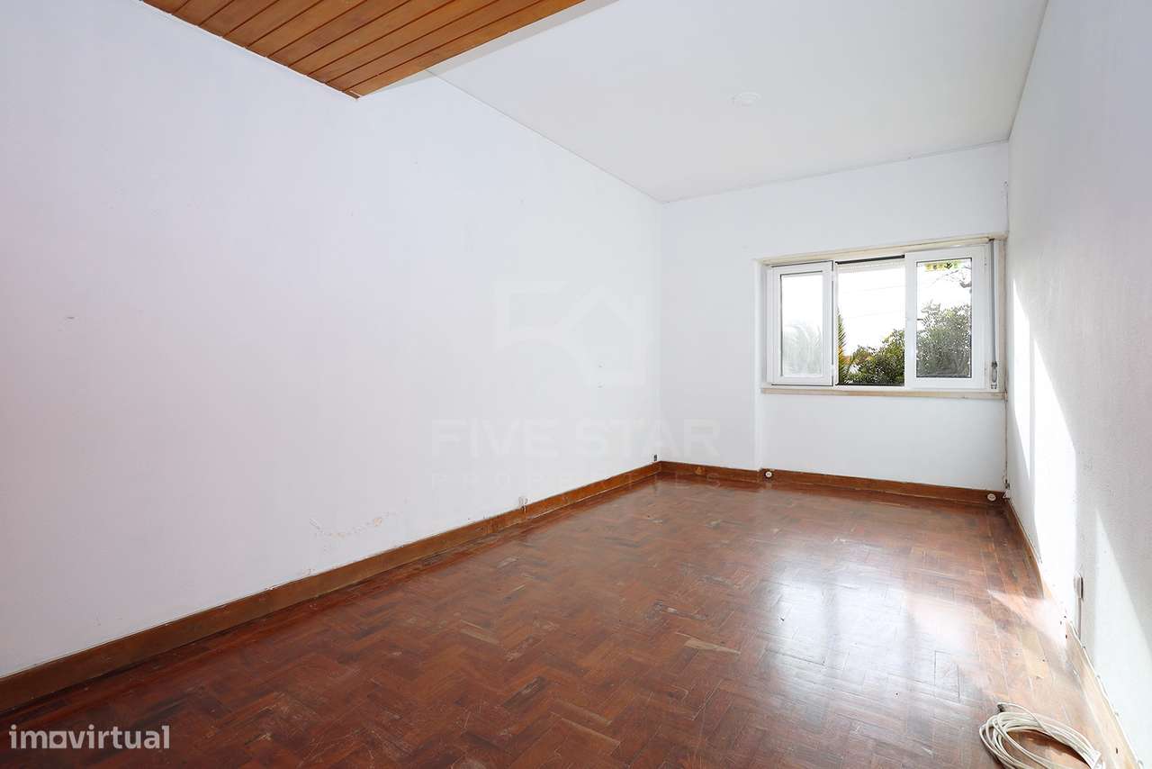 T4 Duplex - Parede - Vista Mar - Varanda - Garagem - Para Renovação-44