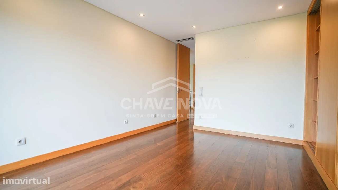 Moradia Geminada V4, situada em Pedroso,Carvalhos Vila Nova de Gaia.-17