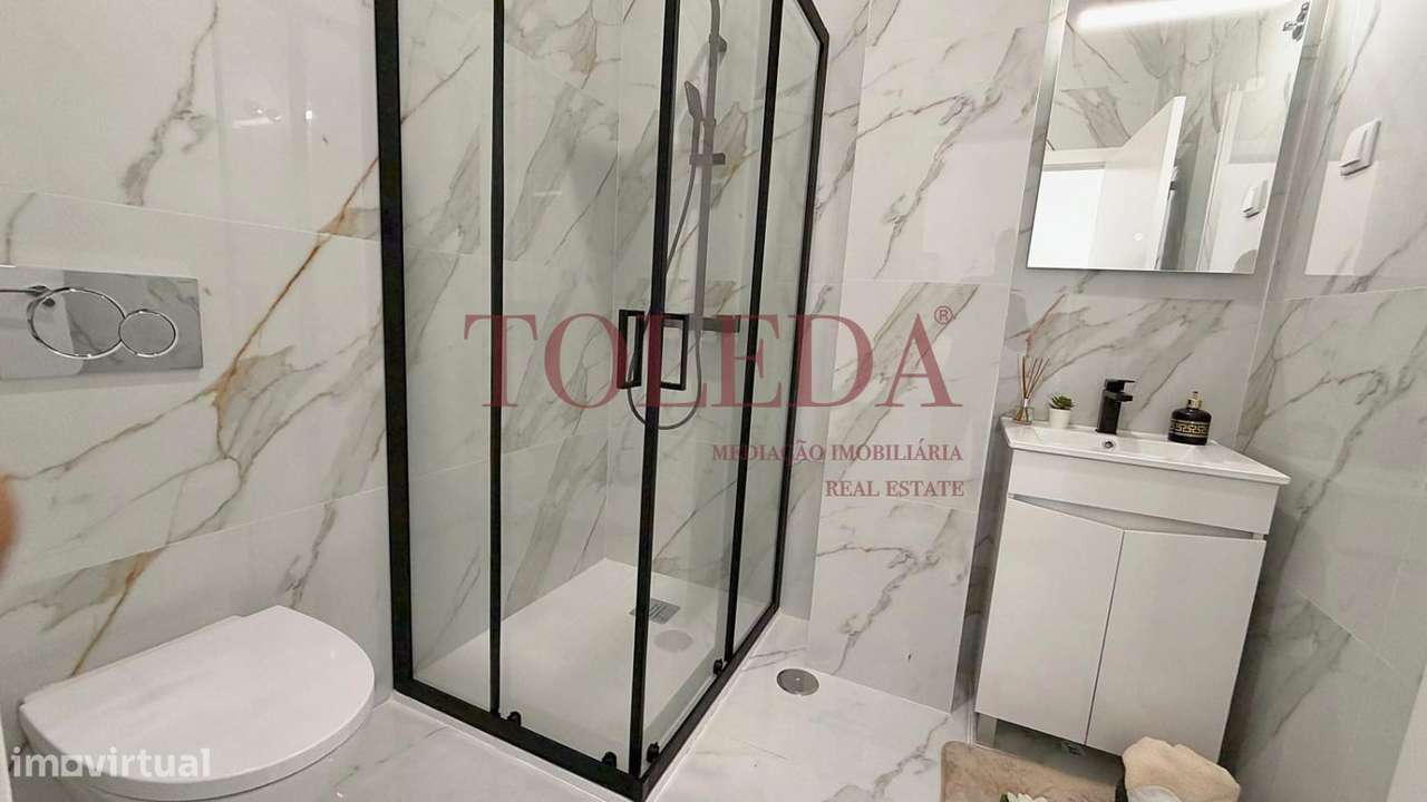 T2 em Santa Apolónia Remodelado com Terraço-21