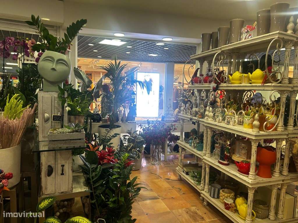 Venda de Espaço Comercial inserido no Centro Comercial de prestigio... - Grande imagem: 2/7