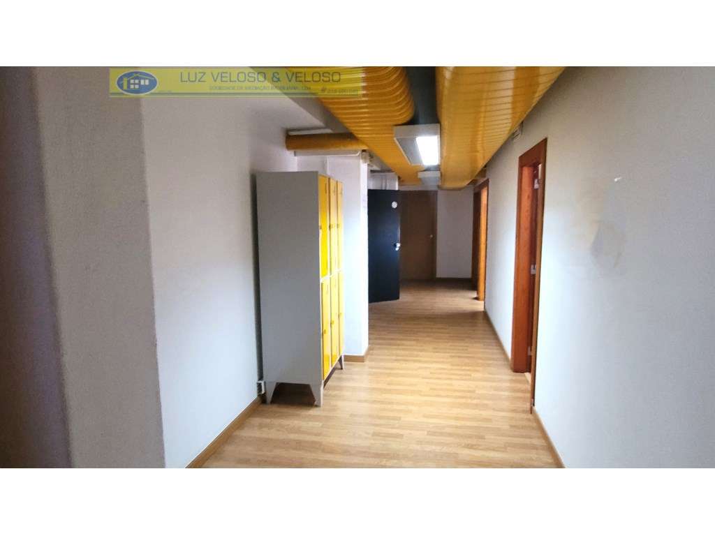 Armazém de 3 pisos, 3 entradas, 1118 m2, nas Olaias, Lisboa-19