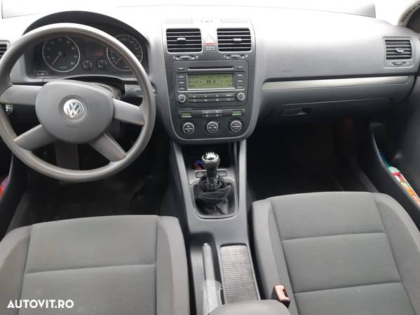 Volkswagen Golf - 5