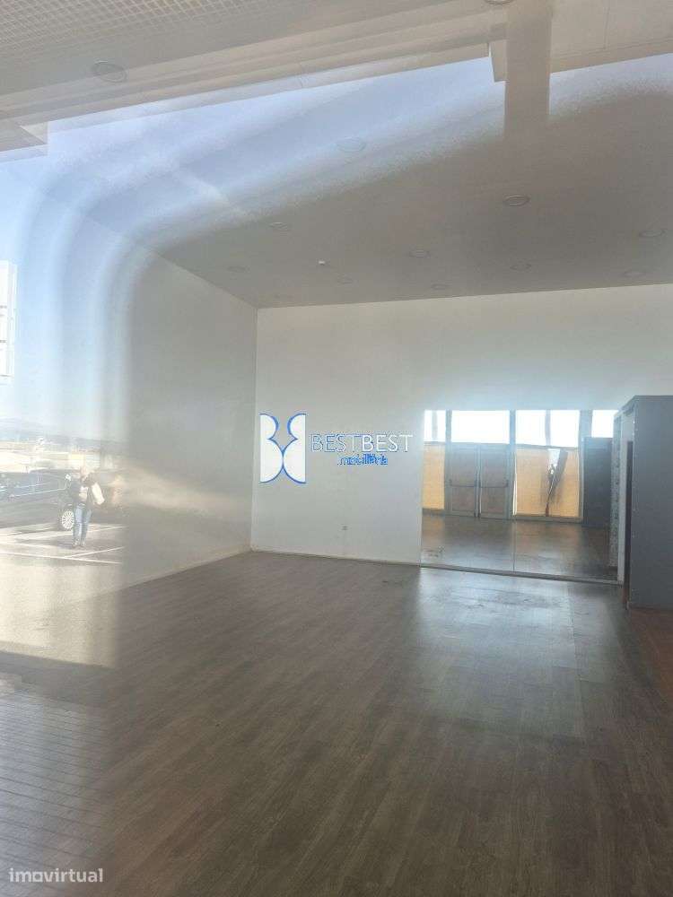 LOJA COM 120 M2, PARA ARRENDAR NO OPEN CENTER, ADÃES – BARCELOS - Grande imagem: 2/8