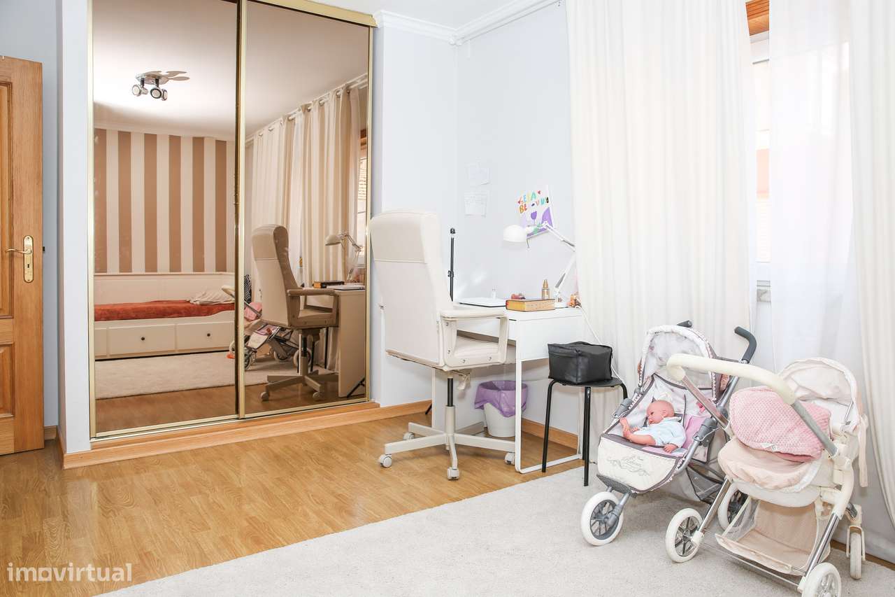 Fantástico Apartamento T3 com terraço e 2 lugares de garagem-21