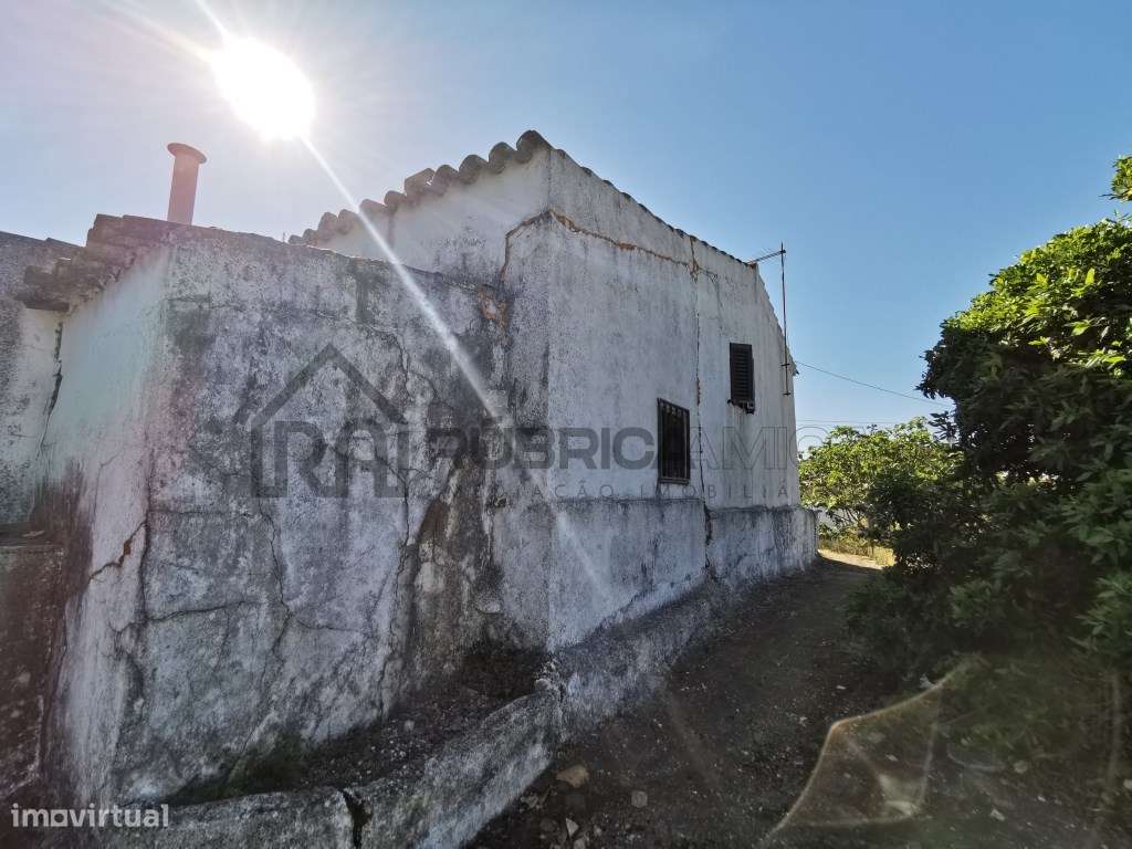 Duas Moradias com terreno com grande potencial - Grande imagem: 5/31