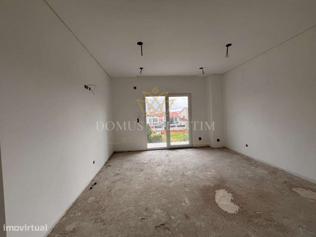 MORADIA GEMINADA -TRIPLEX T4 COM 3 WC
FERNÃO FERRO-19