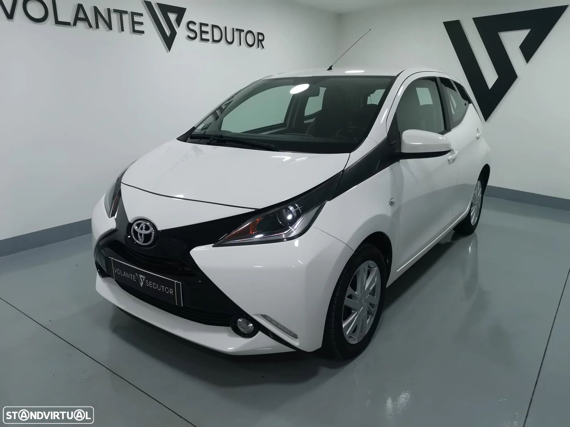 Toyota Aygo 1.0 X-Play+AC+X-Touch - 1