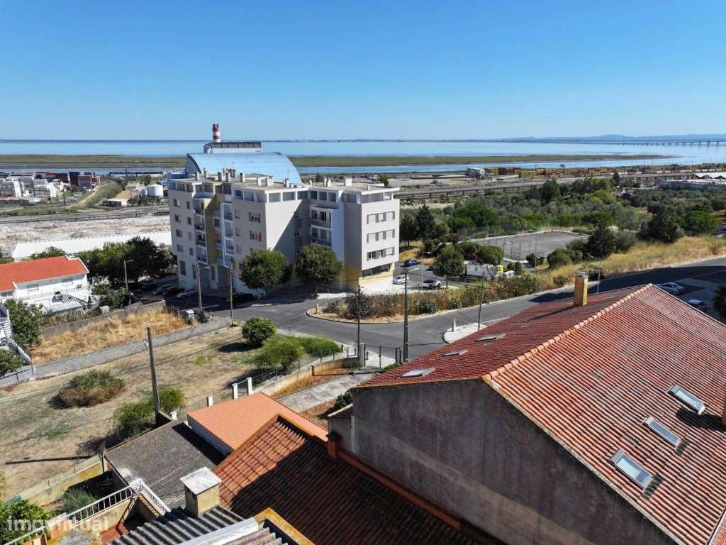 PRÉDIO COM TERRENO PARA VENDA - Grande imagem: 5/14